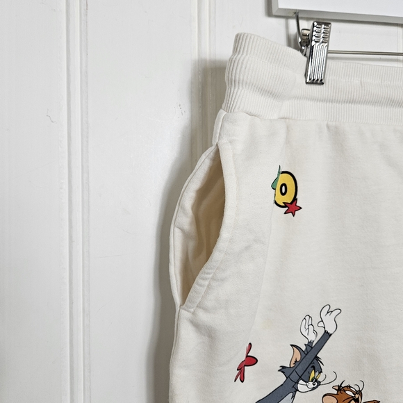 Tom and Jerry Graphic Shorts Womens Size 3XL Taupe Pull-On Relaxed Fit - Picture 5 of 16